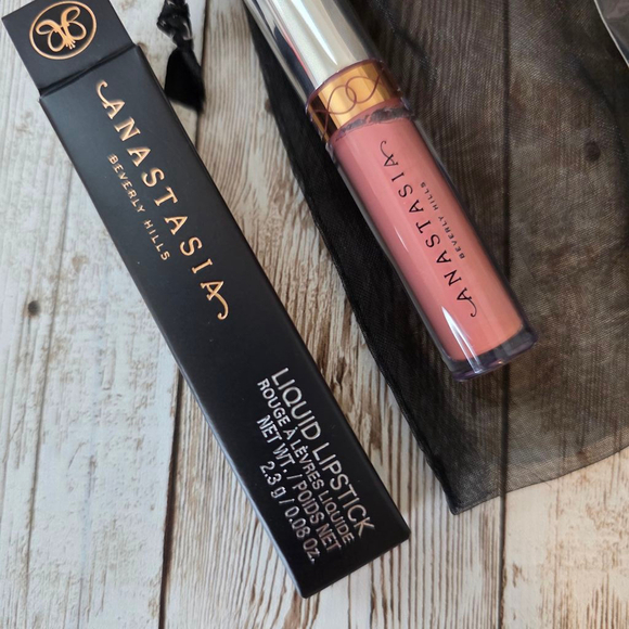 Anastasia Beverly Hills Liquid Lipstick and Makeup Sponge gift set - Picture 2 of 5